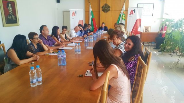 <p>
	Пресконференцията в Раднево, на която бе представен проектът. <em>Снимка: А1</em></p>
