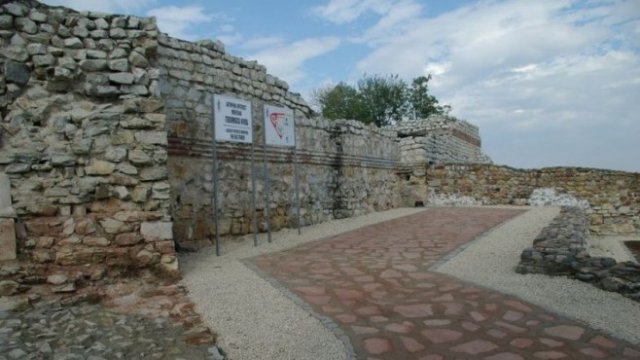 <p>
	<span style="color: rgb(68, 68, 68); font-family: Verdana, Geneva, sans-serif; font-size: 11px; font-style: italic; text-align: right; background-color: rgba(255, 255, 255, 0.75);">Снимка: Регионален исторически музей - Монтана</span></p>
