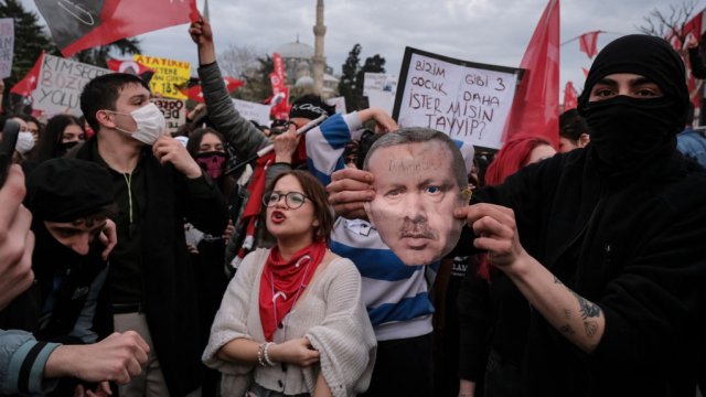 Протести в Истанбул заради арестуването на Екрем Имамоглу. Снимка: Mehmet Kacmaz/Getty Images