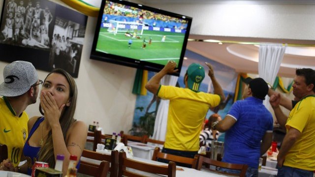 <p>
	Провал на Световното обаче бързо ще върне на повърхността недоволството от икономиката. <em>Снимка: Ройтерс</em></p>
