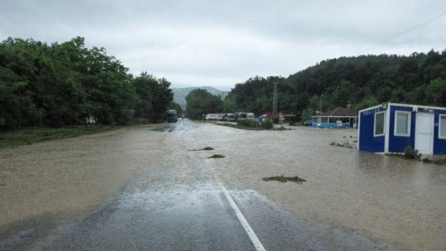 <p>
	Проходът на Републиката ще остане затворен още около месец. <em>Снимка: БТА</em></p>
