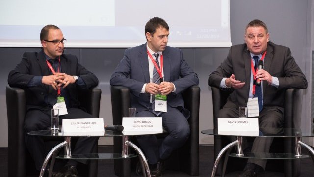 <p>
	Захари Рангелов, Димо Димов и Гейвин Холмс. <em>Снимка: Investor.bg</em></p>
