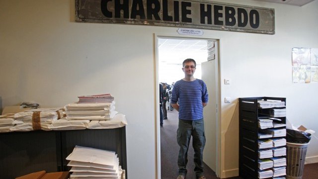 <p>
	Kарикатуристът на вестника Стефан Шарбоние &ndash; Шарб. <em>Снимка: Ройтерс</em></p>
