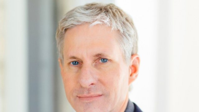 <p>
	Крис Ларсен. <em>Снимка: Twitter&nbsp;</em></p>
