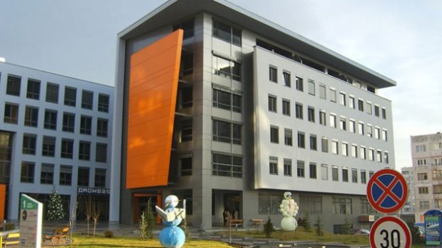 <p>
	Сграда 1, Бизнес Парк София, собственост на ФНИБ АДСИЦ <em>Снимка: brefbg.com</em></p>
