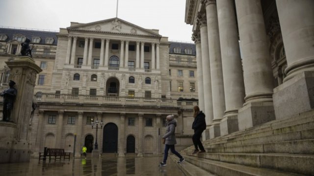 <p>
	Сградата на Английската централна банка в Лондонското Сити. <em>Снимка: Bloomberg</em></p>
