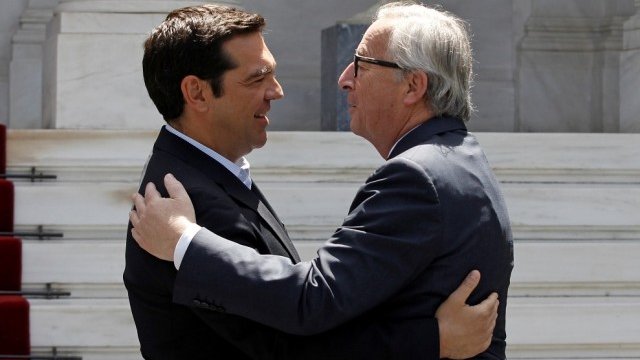 <p>
	Алексис Ципрас (вляво) се срещна с председателя на ЕК Жан-Клод Юнкер. Снимка:<em> Ройтерс</em></p>
