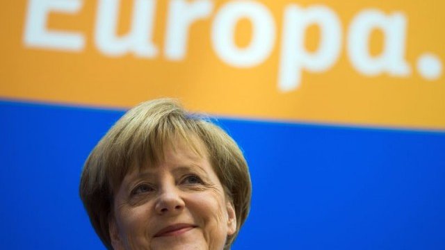 <p>
	Канцлерът на Германия Ангела Меркел се очаква да каже всеки момент дали ще се кандидатира за още един мандат начело на страната на фона на ожесточените критики срещу нея дори в собсвената й коалиция. <em>Снимка: архив, Ройтерс</em></p>
