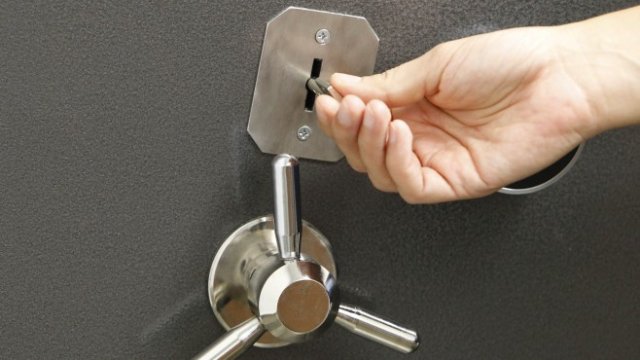 <p>
	Заключва ли ЕС несправедливо достъпа на България до еврозоната?&nbsp;<em>Снимка: Олег Попов, Investor Media Group</em></p>
