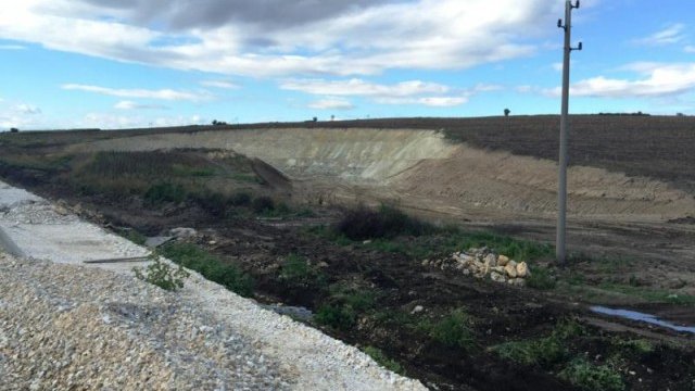 <p>
	Строителството на Лот 1 на магистрала &quot;Марица&quot;. <em>Снимка: МРРБ</em></p>
