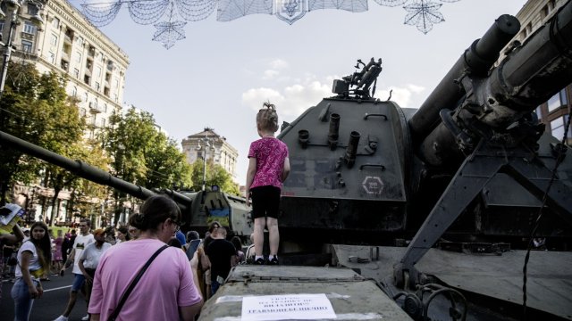 Украинска военна техника в Киев на Деня на независимостта на 21 август. Снимка: Julia Kochetova/Bloomberg