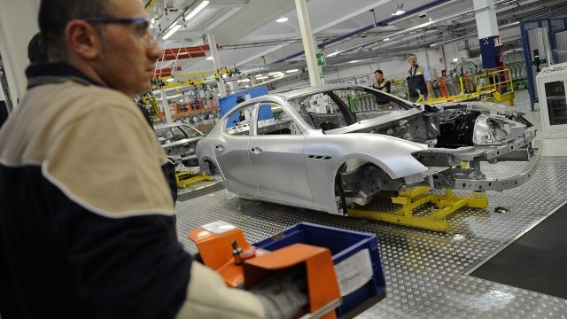 <p>
	Натоварването на капацитетите в американските заводи възлиза на около 90%. В Европа то е под 75%. <em>Снимка: Ройтерс</em></p>
