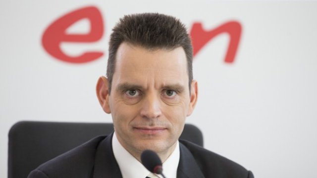 <p>
	Главният изпълнителен директор на Eon Леонхард Бирнбаум. <em>Снимка: Jasper Juinen/Bloomberg</em></p>
