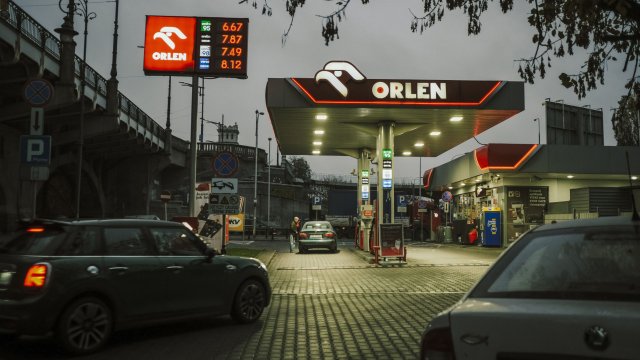 Акциите на PKN Orlen SA поскъпнаха, след като петролната компания обяви, че ще съди Русия заради спирането на доставките през петролопровода &bdquo;Дружба&quot;. Снимка:  Al Drago/Bloomberg