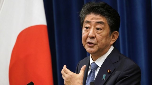 <p>
	Абе направи каквото можа за страната си. <em>Снимка: Bloomberg</em></p>
