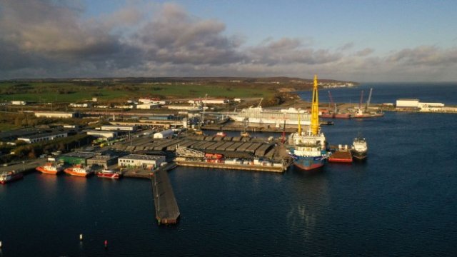 <p>
	<em>Пристанището Мукран. Снимки: Bloomberg L.P.</em></p>
