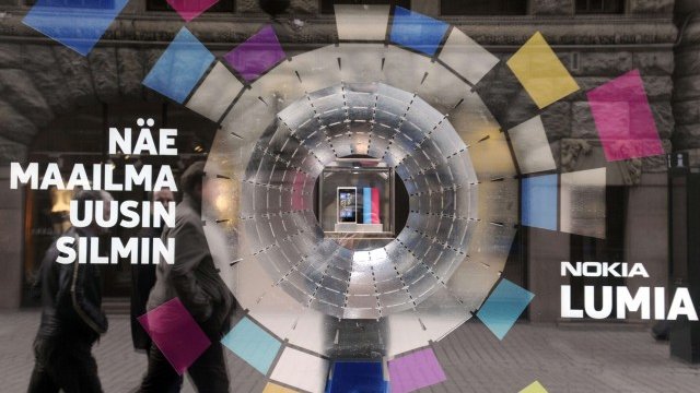 <p>
	Централният магазин на Nokia в Хелзинки.<em> Снимка: Ройтерс</em></p>
