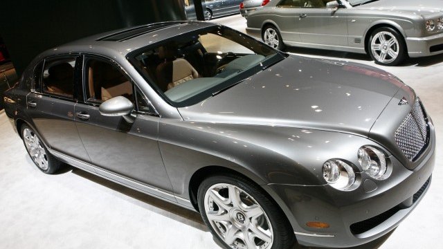 <p>
	Spur е много отсечен, със солидни и тежки линии, дължина от над 5 метра и тегло от 2,5 тона. <em>Снимка: Ройтерс</em></p>
