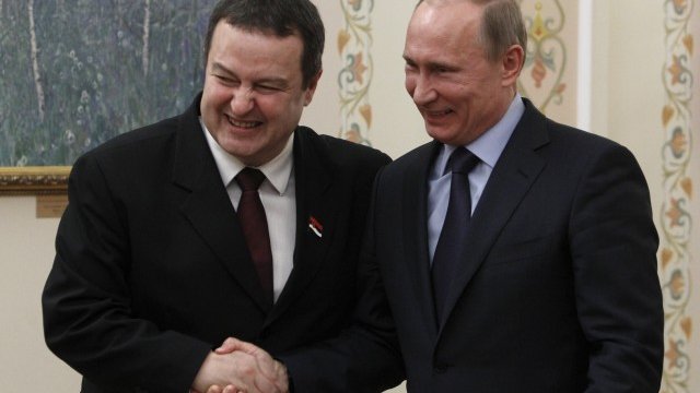 <p>
	Сръбският премиер Ивица Дачич и руският президент Владимир Путин по време на днешната им среща в Ново Огарьово. <em>Снимка: Ройтерс</em></p>
