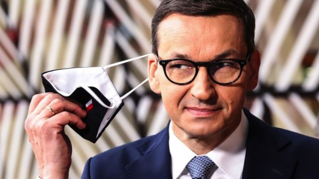 <p>
	Премиерът Матеуш Моравецки. <em>Снимка: Bloomberg</em></p>
