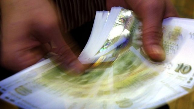 Защо финансовият министър да поиска указания за обществените поръчки?