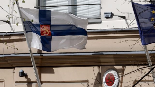 <p>
	Генералното консулство на Финладия в Санкт Петерсбург. <em>Снимка: EPA/ANATOLY MALTSEV</em></p>
