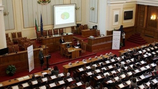 Вотът на недоверие срещу кабинета ще бъде внесен идната седмица