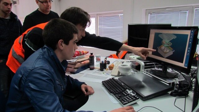 <p>
	13 ученика от XI клас към СОУ &quot;В. Левски&quot; и ПГМЕТ &quot;Ген. Ив. Бъчваров&quot; в Севлиево станаха част от управленския състав на &bdquo;Идеал Стандарт &ndash; Видима&rdquo; АД. <em>Снимка: компанията</em></p>
