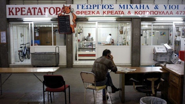 <p>
	Новата еврокриза може да започне от Гърция. Снимка: <em>Getty Images News</em></p>
