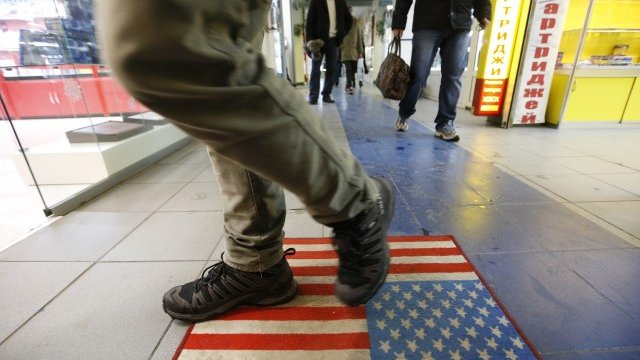 <p>
	Гледка от магазин в Москва. <em>Снимка: архив Ройтерс</em></p>
