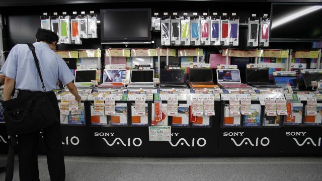 <p style="text-align: justify;">
	Според Sony&nbsp;концентрирането върху мобилната продуктова линия и продажбата на бизнеса с компютри е най-оптималното решение. <em>Снимка: Ройтерс</em></p>
