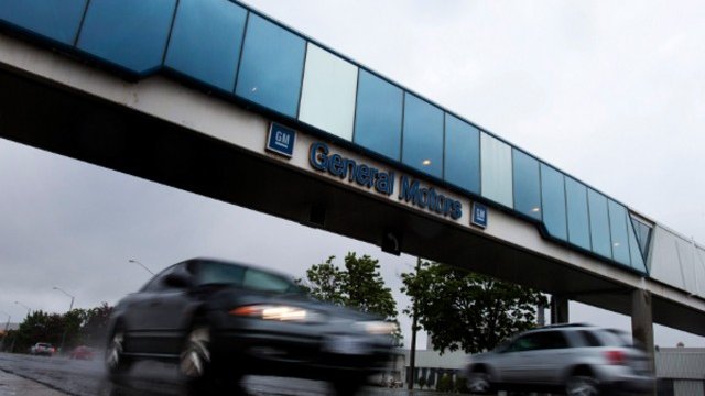 <p>
	До дни GM ще купи от финансовото министерство 200 милиона акции за 27,50 долара всяка. <em>Снимка: Ройтерс</em></p>
