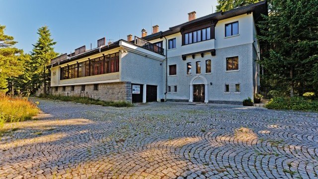 Продават резиденция „Аглика“