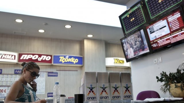 <p>
	Гърция прие офертата на единствения кандидат за държавния дял в лотарийната компания на страната. <em>Снимка: Ройтерс</em></p>
