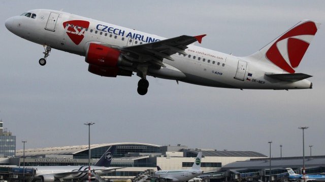 <p style="text-align: justify;">
	Czech Airlines ще освободи приблизително една трета от персонала си. <em>Снимка: Ройтерс</em></p>
