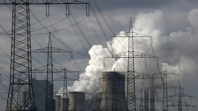 <p>
	RWE възнамерява да изведе от експлоатация още нерентабилни електроцентрали и да прекрати неизгодни договори за изкупуване на електроенергия.&nbsp;<em>Снимка: Ройтерс</em></p>
