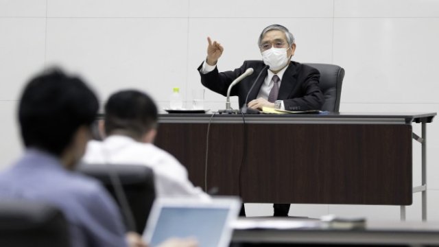 <p>
	Управителят на ЯЦБ Харухико Курода. <em>Снимка: Bloomberg L.P.</em></p>
