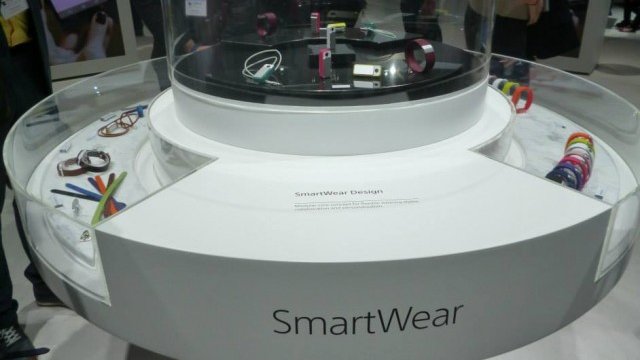 <p>
	Тази година според анализаторската компания Canalys ще бъдат продадени 17 милиона смарт часовници и гривни. Снимка: Investor.bg</p>
