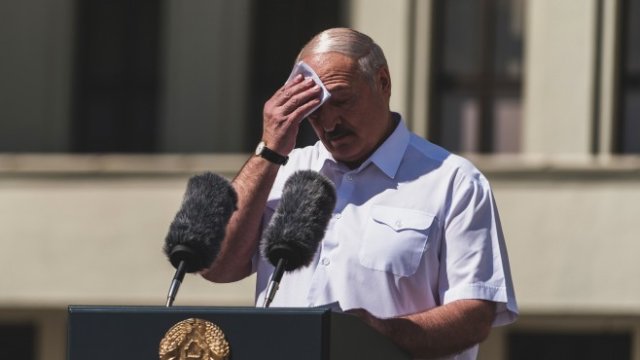 <p>
	Александър Лукашенко, президентът на Беларус, по време на своя реч на митинг за своите привърженици на площад &quot;Независимост&quot; в Минск, Беларус. &nbsp;<em>Снимка: Evgeny Maloletka/Bloomberg&nbsp;</em></p>
