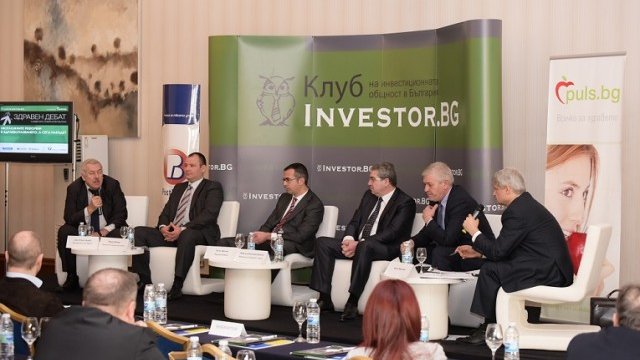 <p>
	Участниците във втория панел на Здравен дебат &bdquo;Неотложните проблеми в здравеопазването&ldquo;. <em>Снимка: Investor.bg</em></p>
