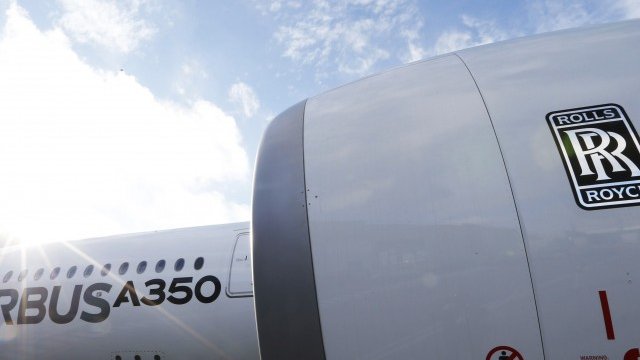 <p>
	Rolls Royce е компания, фокусирана върху производството на самолетни двигатели за пътнически и отбранителни самолети. <em>Снимка: архив Ройтерс</em></p>
