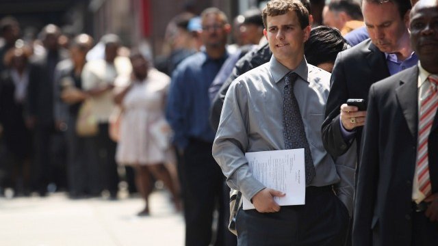 <p>
	Всяка година нови 40 млн. търсещи работа хора навлизат на пазара. <em>Снимка: Getty Images News</em></p>
