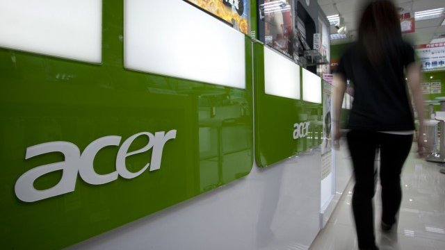 <p>
	Клиентите обръщат гръб на Acer. <em>Снимка: Ройтерс</em></p>
