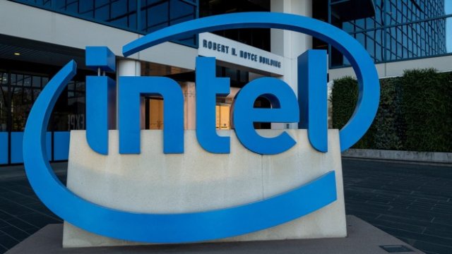 Intel се отваря към конкуренти