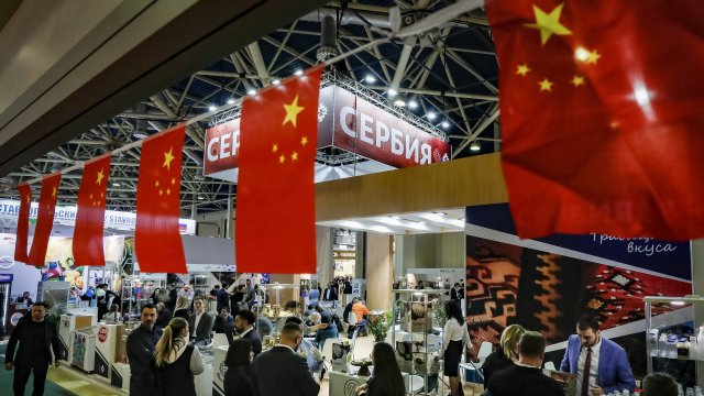 Китай отдавна ухажва Сърбия и региона. Снимка: EPA/YURI KOCHETKOV