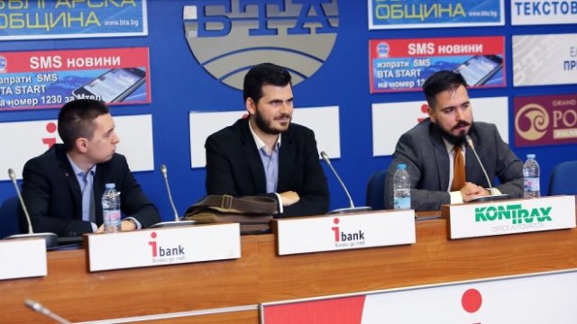 <p>
	Представяне на доклада за реформа на корпоративния данък в България. Автор е икономистът Стефан Стоянов, а в събитието участваха и главният икономист на ЕКИП Георги Вулджев <em>(вляво) </em>и председателят му Стоян Панчев (<em>вдясно).&nbsp;</em></p>
