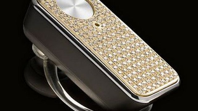 <p>
	Amosu Diamond MotoPure H12- за 12 000 долара може да са ваши. Снимка:&nbsp;&nbsp;Amouso Luxury Ltd.,</p>
