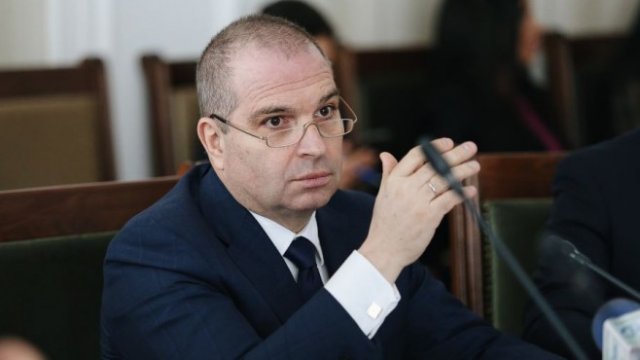 <p>
	Министърът на регионалното развитие и благоустройството Гроздан Караджов. <em>Снимка: БГНЕС/Зара Русева</em></p>
