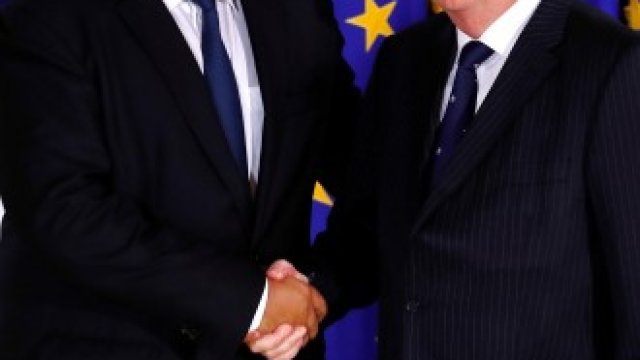 <p>
	Председателят на ЕК Жан-Клод Юнкер посреща българския премиер Бойко Борисов в началото на извънредната среща на ЕС в Брюксел за миграцията.&nbsp;<em>Снимка: Архив Ройтерс</em></p>
