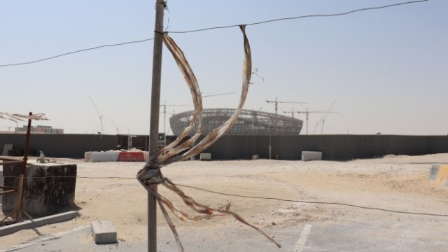 <p>
	Стадионите все още не са напълно готови. <em>Снимка: Simone Foxman/Bloomberg</em></p>
